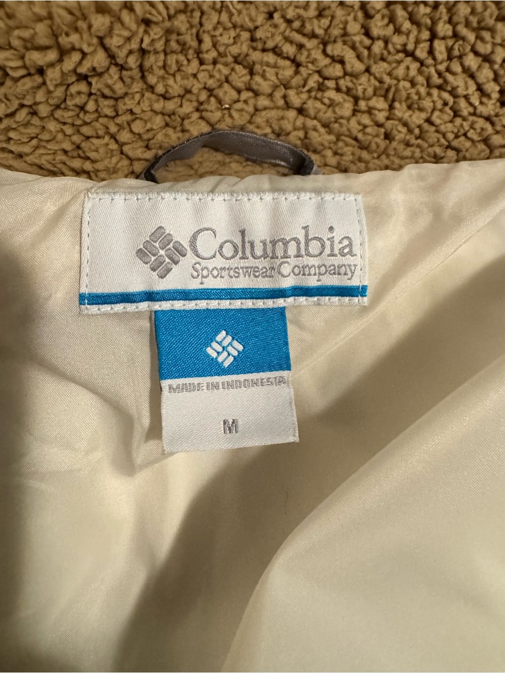 Columbia Two-Tone Sherpa & Puffer Jacket - Cream and Brown - Picture 5 of 5
